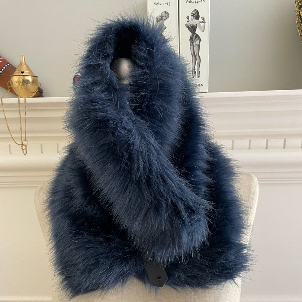 ✨SOLD✨✔️✔️Faux Fur Collar in Petrol Blue.